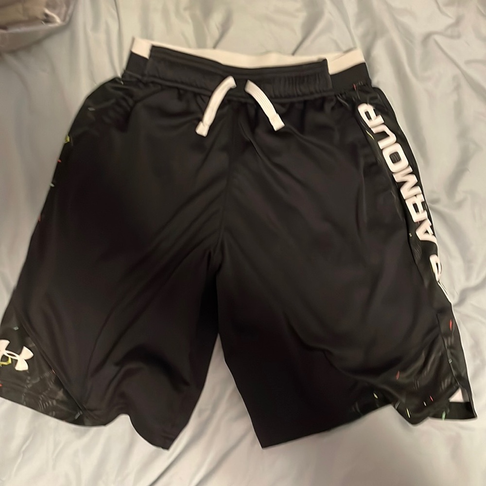 2 Boys Youth Large Under Armour Shorts